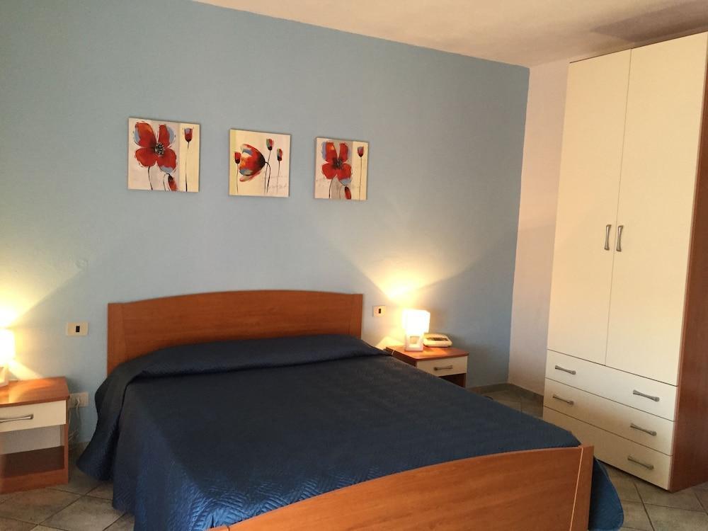 Hotel Sandalion Santa Teresa Gallura Buitenkant foto
