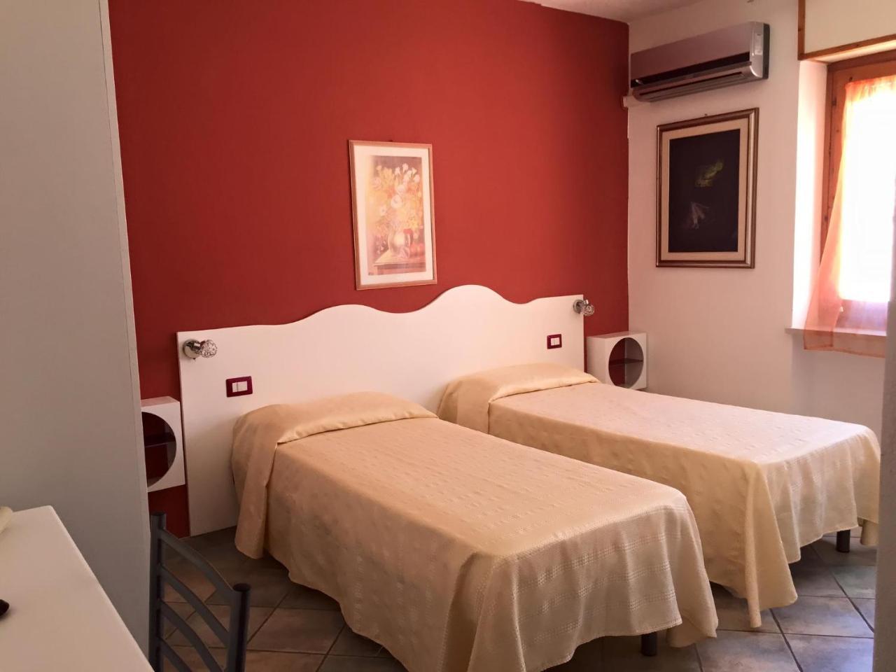 Hotel Sandalion Santa Teresa Gallura Buitenkant foto