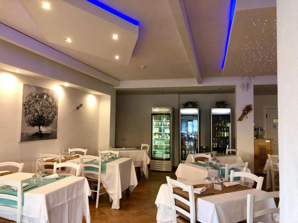 Hotel Sandalion Santa Teresa Gallura Buitenkant foto