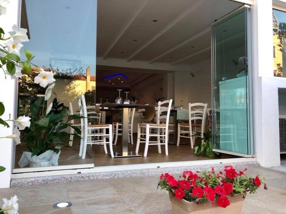 Hotel Sandalion Santa Teresa Gallura Buitenkant foto